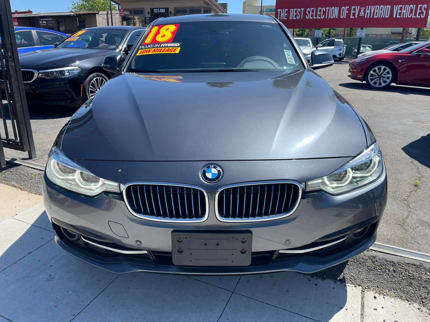 2018 DARK GRAY /GRAY BMW 3-Series 330e iPerformance Sedan (WBA8E1C57JA) with an 2.0L L4 DOHC 16V HYBRID engine, 8A transmission, located at 744 E Miner Ave, Stockton, CA, 95202, (209) 944-5770, 37.956863, -121.282082 - Photo#2